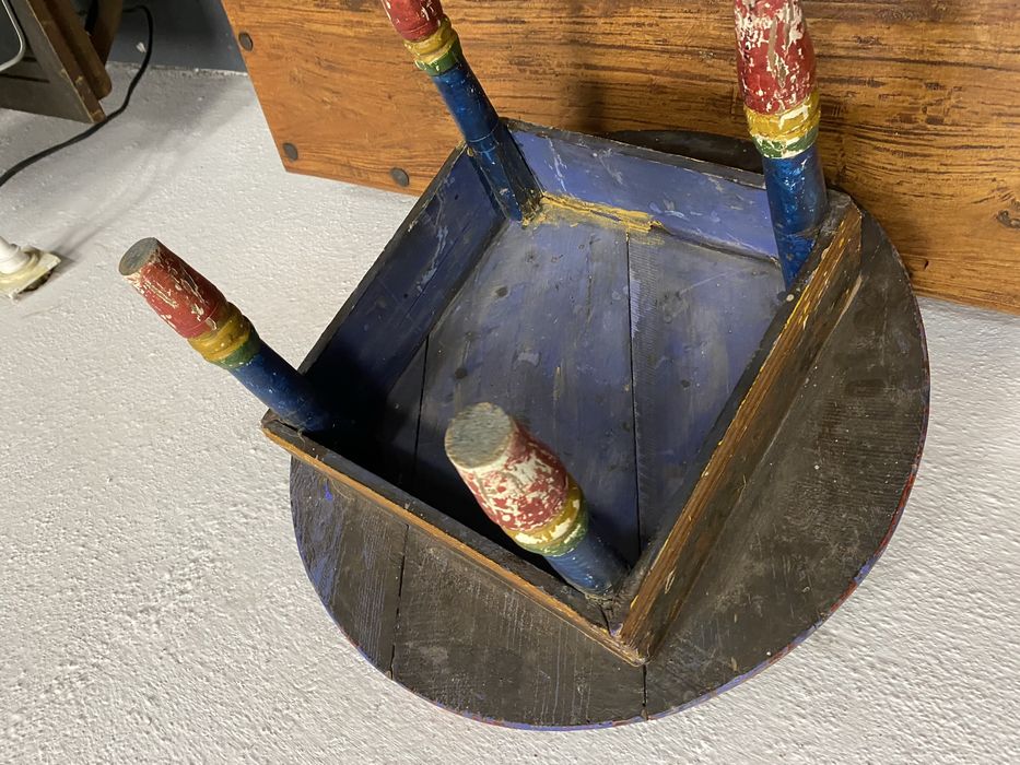 Ръчно рисувана  индийска масичка (chowki / bajot) синия