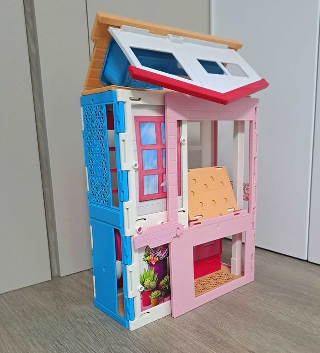 Casa cu etaj Barbie Mattel