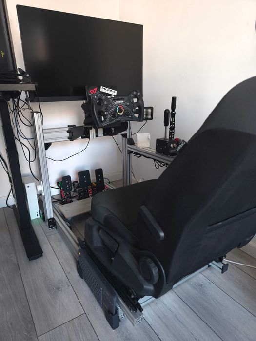 Simulator/cockpit auto - Moza R9, pedale SimForge + accesorii