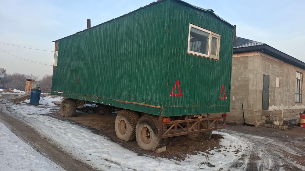 Жилой вагон.  Будка на колёсах