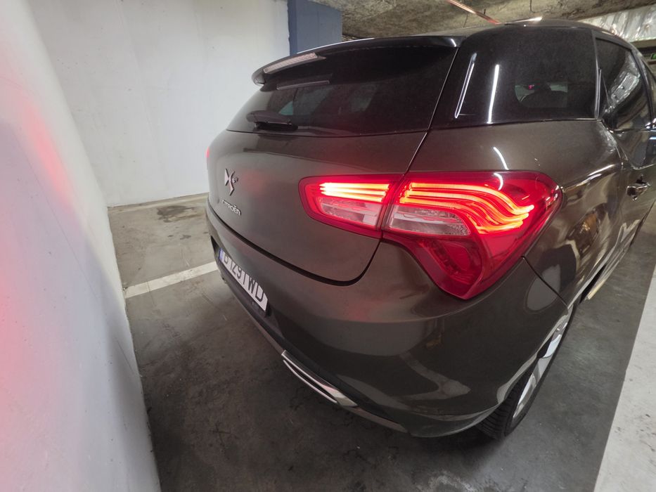 Citroën DS5 Hybrid4 4x4 (200 CP) – Echipare Premium So Chic, Piele Albă Exclusive