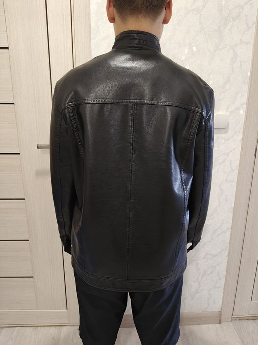 Кожаная куртка 54 размер.