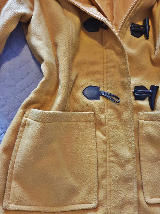 Уникално жълто палто