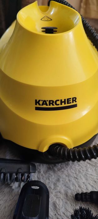 Продавам запазена парочистачка Kärcher SC 3 EasyFix
