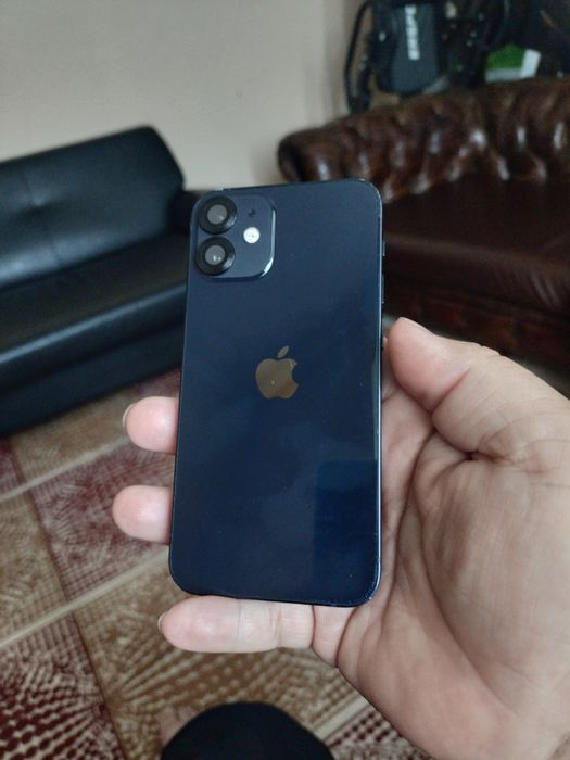iPhone 12 mini в хорошем состоянии