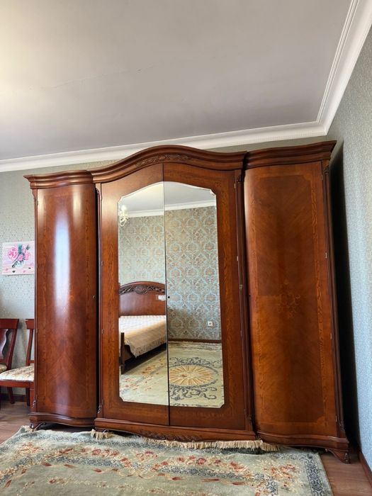 Спальный гарнитур. Итальянский, дерево.