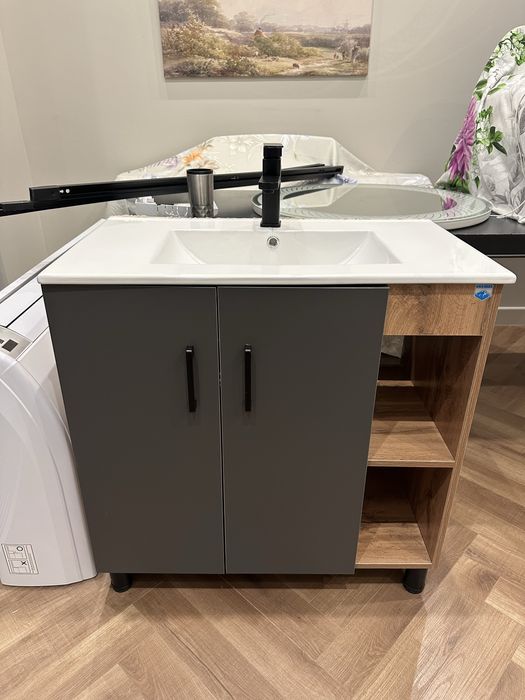 Тумба с раквиной