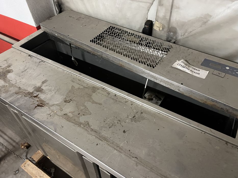 Салатен бар с 3 врати