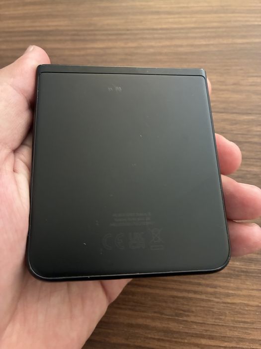 Samsung Galaxy Z Flip 3 - за части