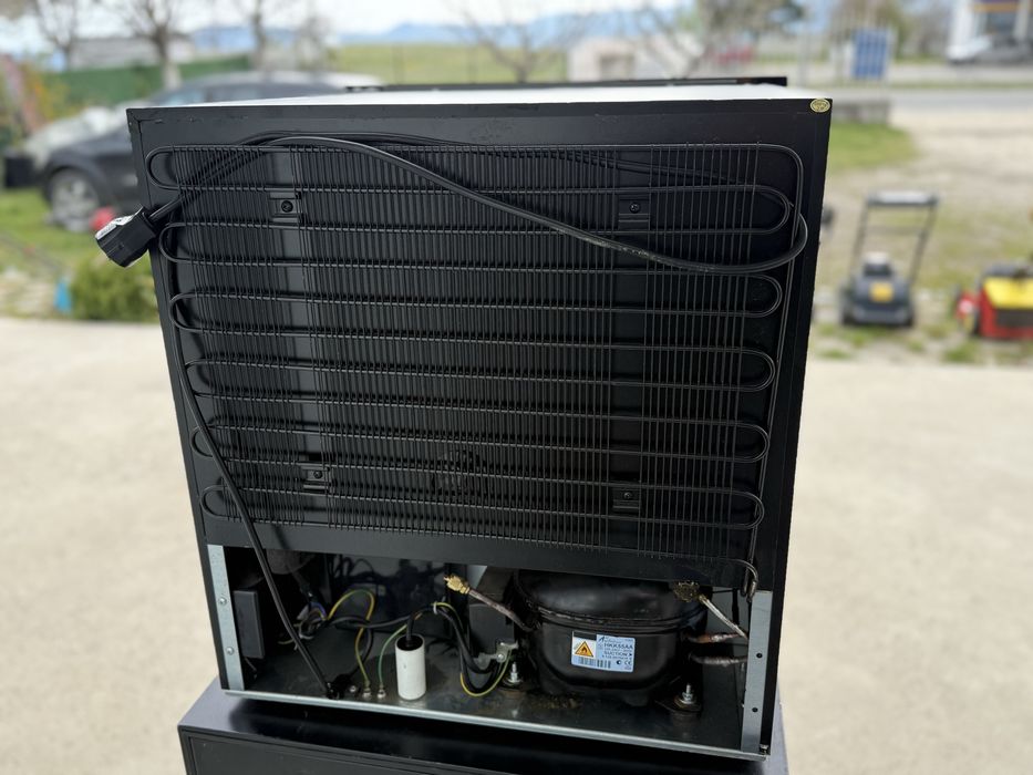 Малка хладилна  витрина с вентилатор  2 температурни нива