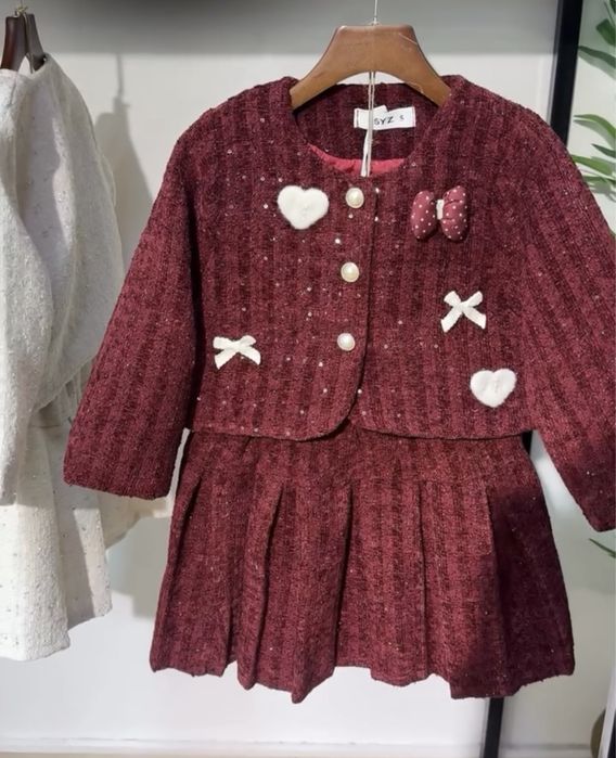 Теплая и красивая двойка для девочки