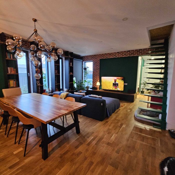 Casă contemporană cu grădină, spații versatile și intimitate–Crevedia