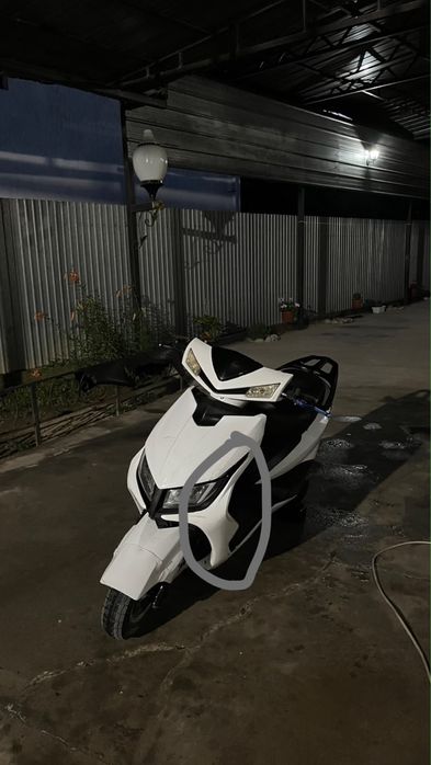 Продам скутер м8 165 кубов