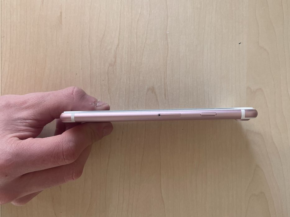 Продам айфон 7 ( на запчасти )