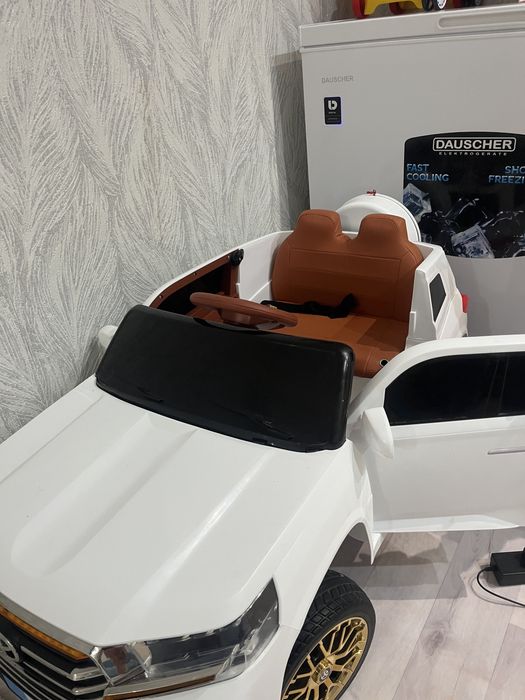 Детский автомобиль