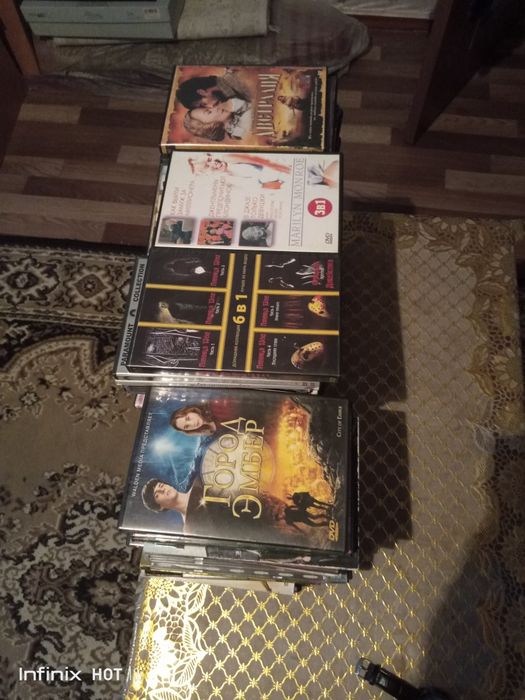 Много двд дисков бу в отличном состоянии.