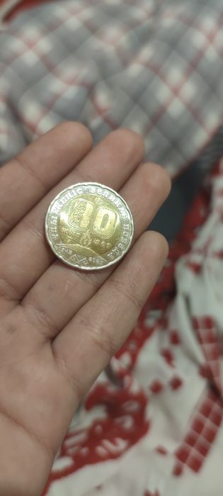 Манета выпущено для 80 летия миравой воины её можно купить и продать