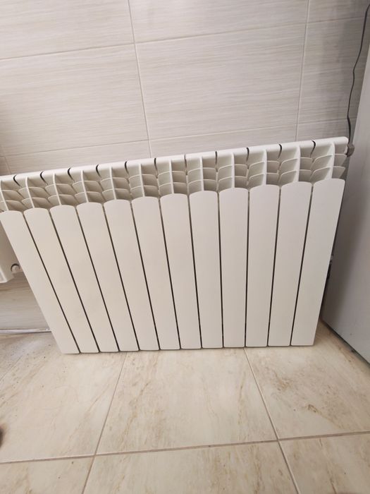 Calorifer din aluminiu – 12 elemenți – Stare foarte bună