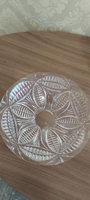 Продаётся хрустальная ваза .