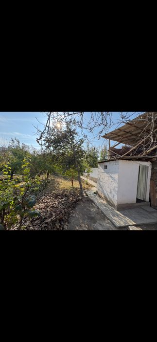 Quvasoy sentga 3 km bolgan uy sotiladi arzon