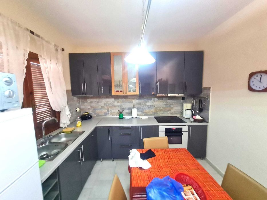 Продава с площ 85 м2 и двор 508 м2 в Паралия Врасна, Гърция