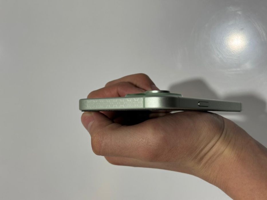 Продам айфон 15