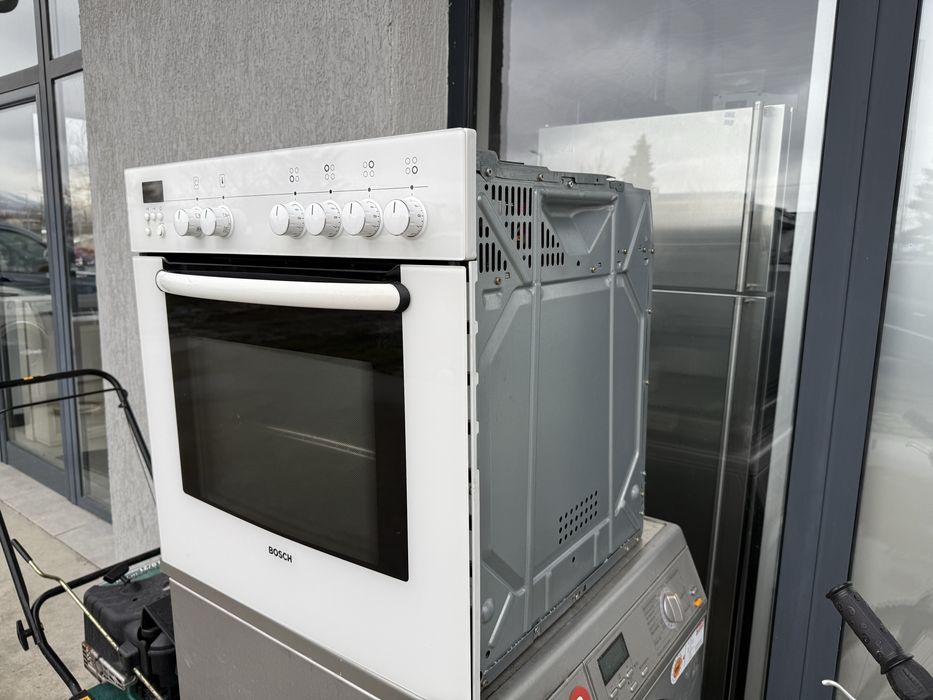 Фурна за вграждане Bosch+ керамичен плот