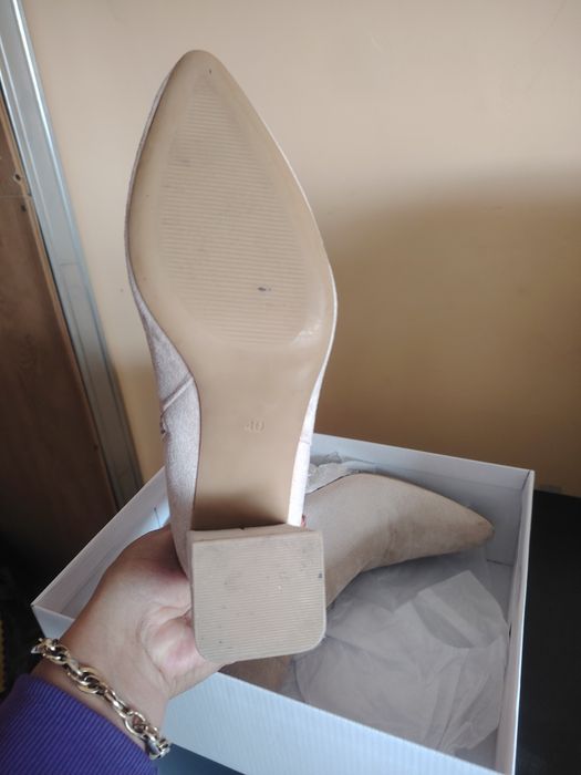 Продавам дамски боти