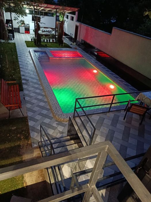 Oq toshda dacha oilaviy dacha ijaraga beriladi