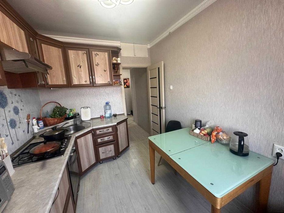 Продается 2 комн квартира гор. Строителей,4