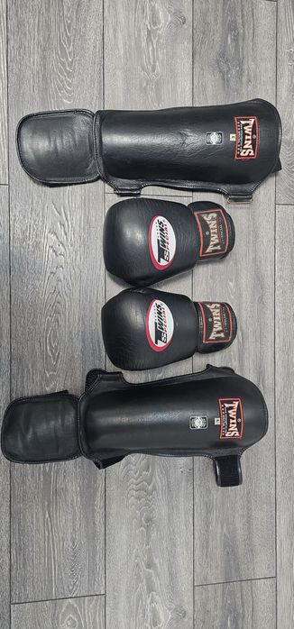 Manusi box si tibiere Twins