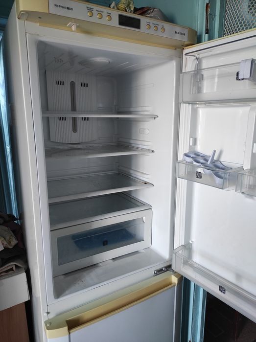 Холодильник Samsung