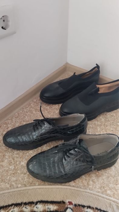 Продам женские ботинки