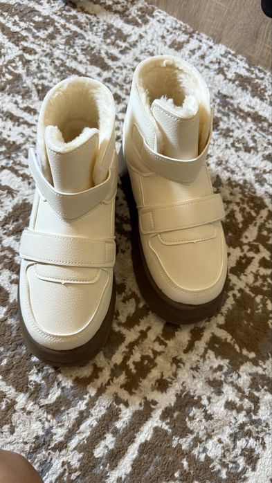 Продается ботинки зимние новые