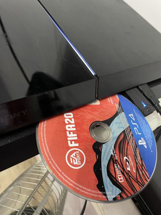 Ps4 500gb + controllere