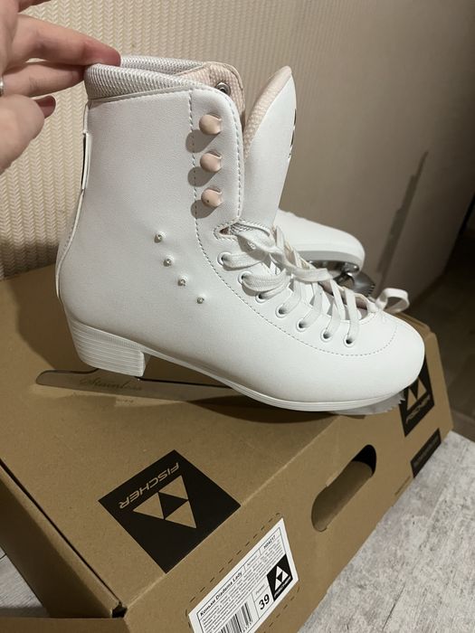 Продам коньки фигурные