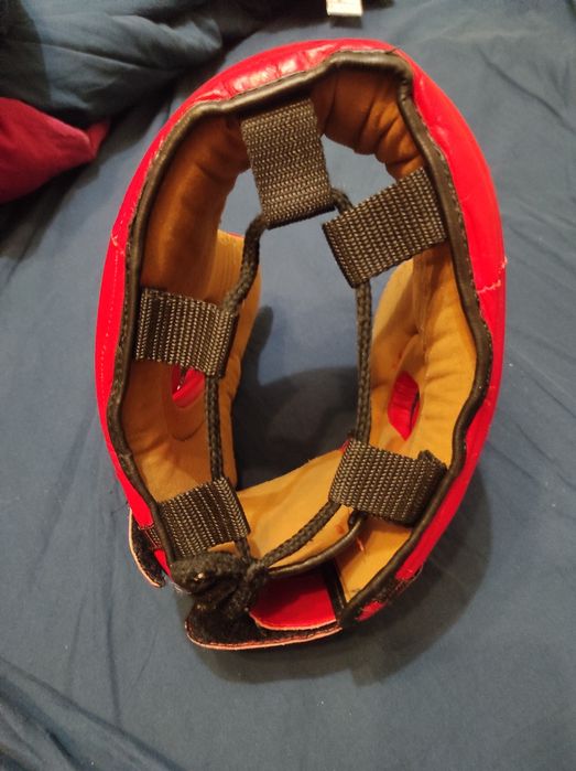 Продам шлем для бокса ,каратэ