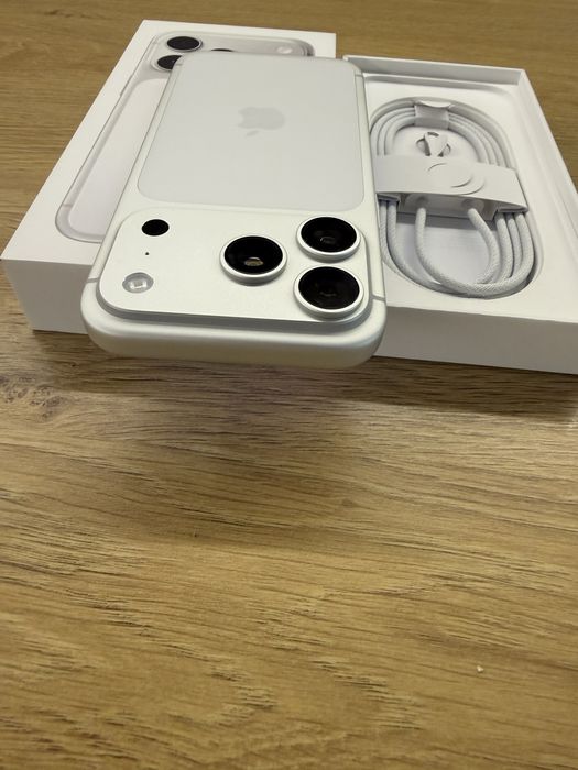 iPhone 17 Pro Silver 512GB-Нов гаранция