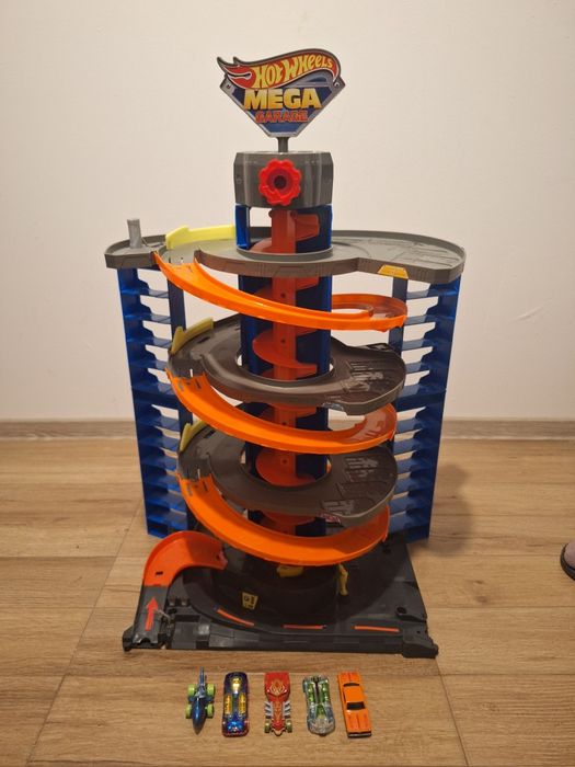Set de joaca Hot Wheels City Mega Garage
