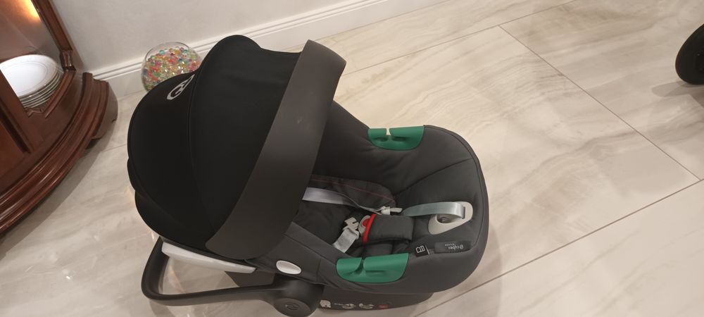Vand scoica Cybex Aton B2 cu adaptori