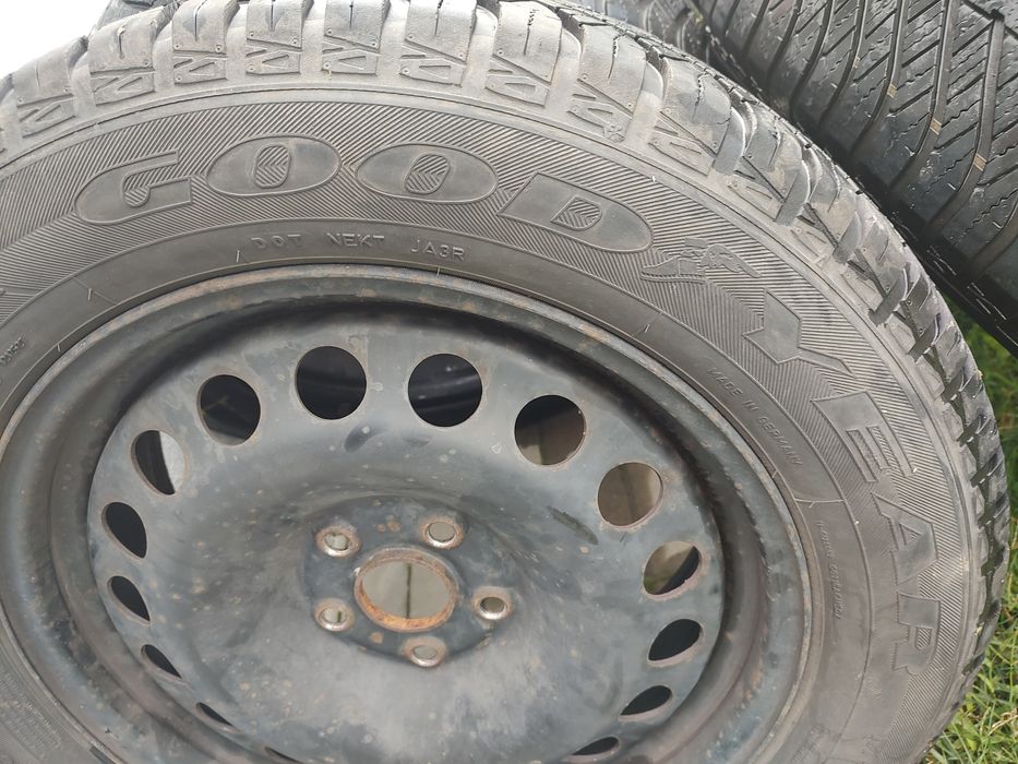 Jante tablă și cauciucuri 215/60 R17