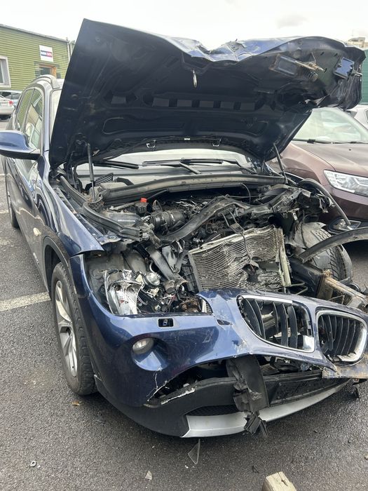 BMW X1 avariat frontal