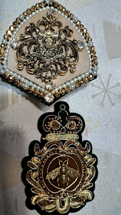 Две красиви брошки за стилни дами