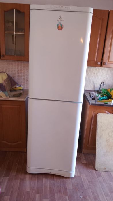 Холодильник Indesit