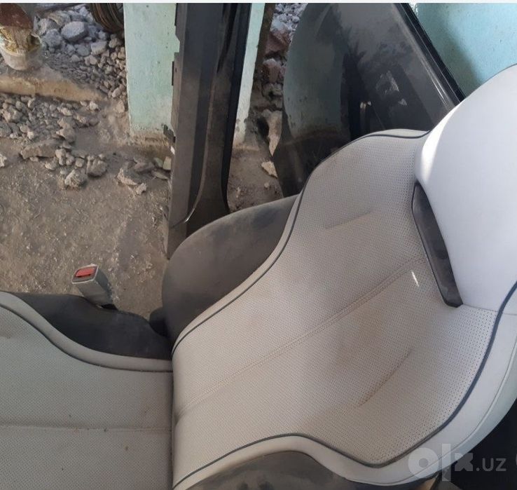 BYD chazor orqa chap taraf eshigi pataloq sidenya reminlari ham bor