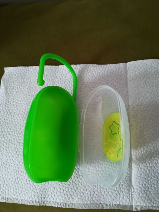 кутийка за 2 броя залъгалки chicco