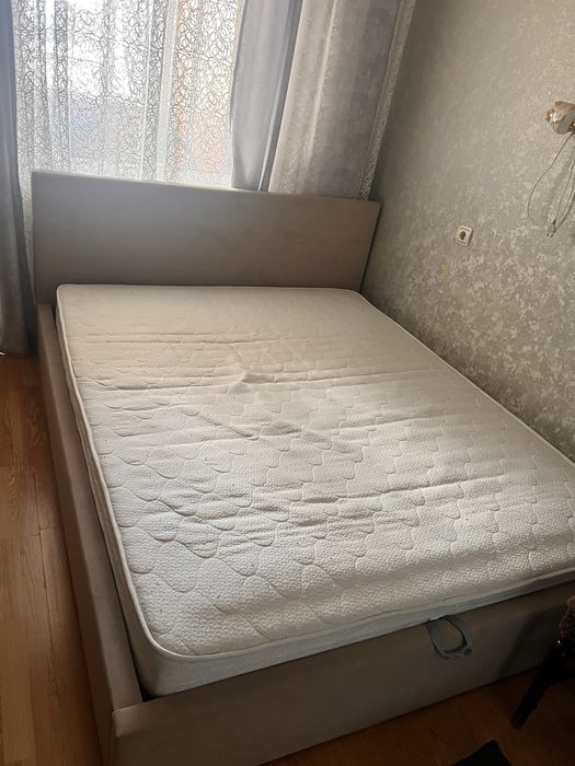 Кровать спальная