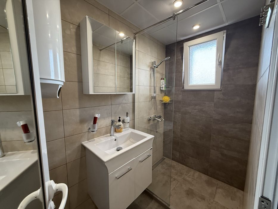 Дава се под наем Етаж от къща в Берковица - 100 кв.м за 119000 € - Снимка #21