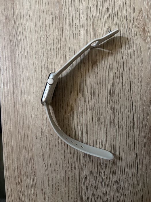 Продавам 2 броя Apple Watch SE в отлично състояние. Работят безупречно, продават се заедно или поотделно. Пишете на лично.