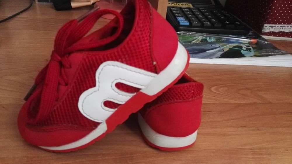 Кроссовки детские продам